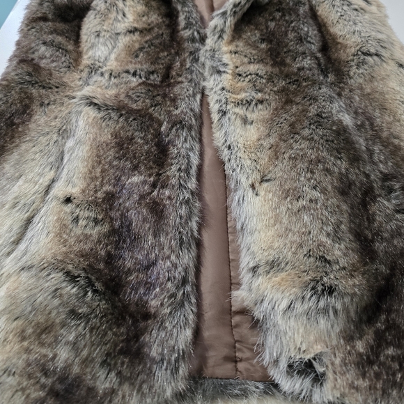 Suzy Shier | Faux Fur Long Vest | XS Boho Glam Sleeveless Layering Jacket - Picture 4 of 9